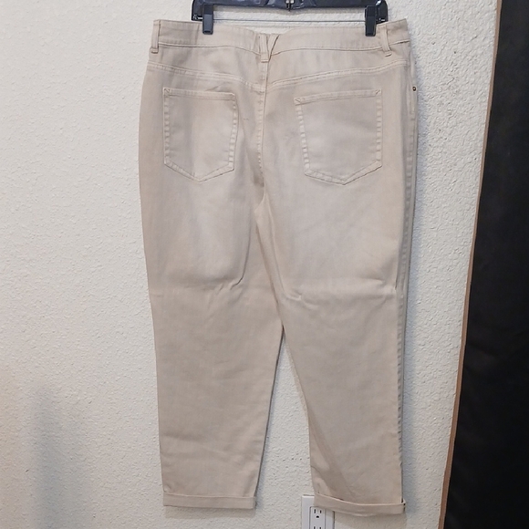 Make Offer! Tan Cropped Ankle Jeans with Straight-Leg Cut - Picture 3 of 3